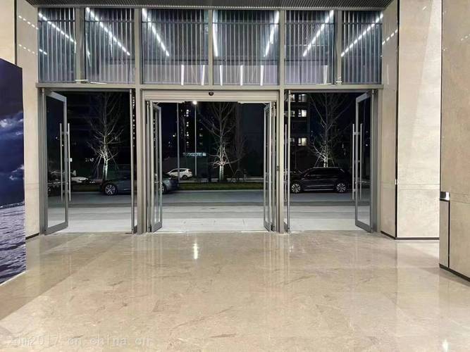 上海紧急疏散门与浙江紧急逃生门、杭州旋转门安装的专业指南
